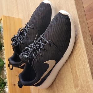 Nike Rosche Running Shoe